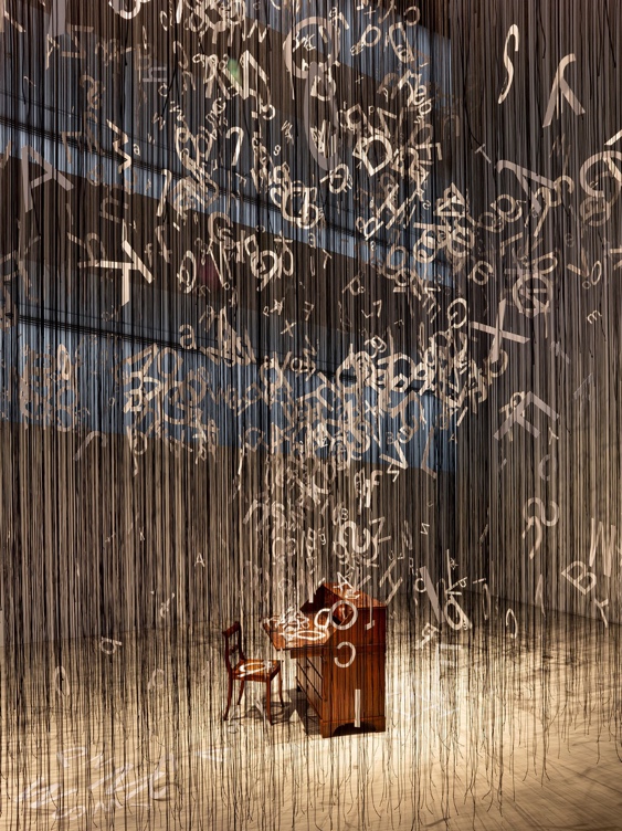Installation von Chiharu Shiota